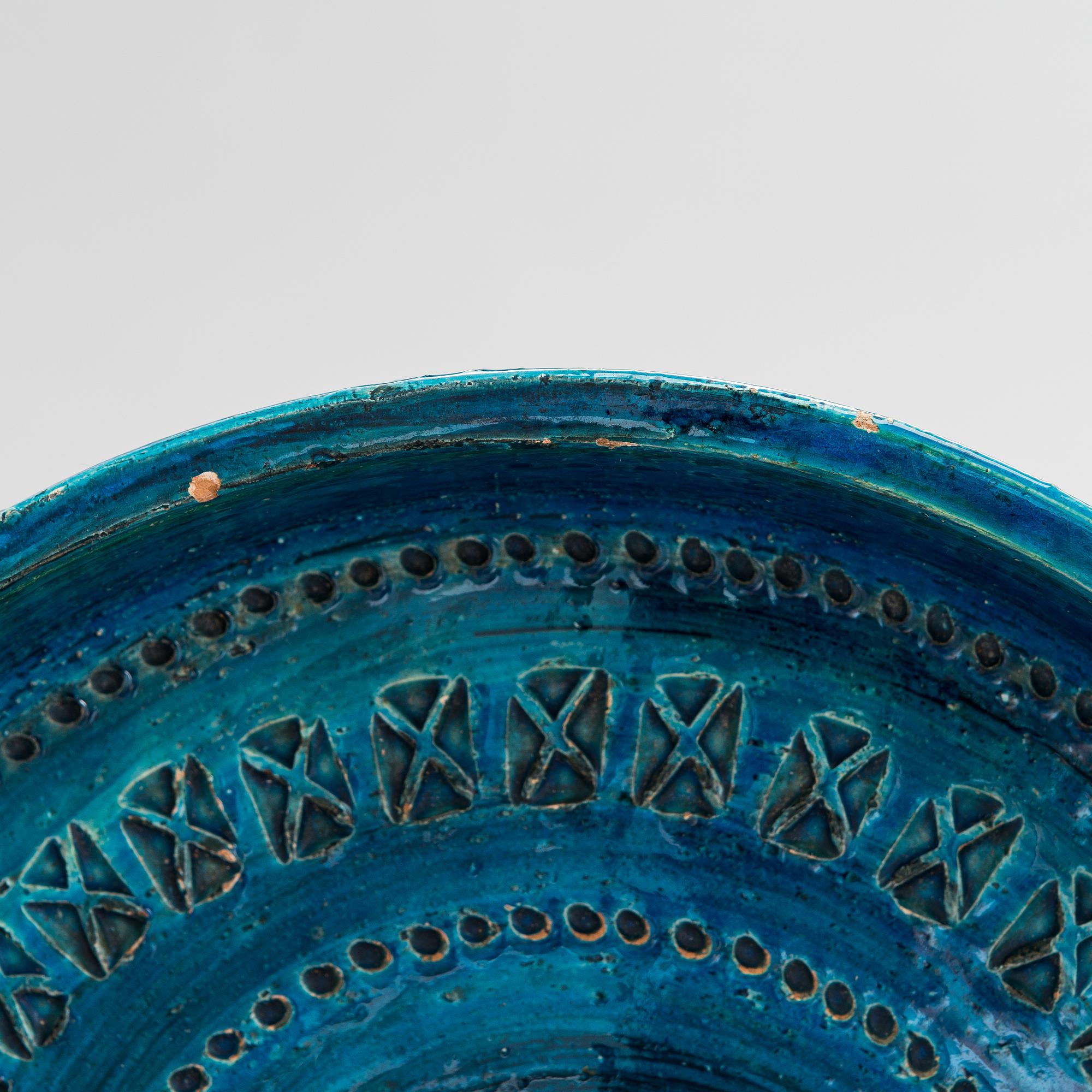 Aldo Londi, Pöytävalaisin ja maljoja, 3 kpl, keramiikkaa, "Rimini blu", Bitossi, Italia, 1900-luvun puoliväli.