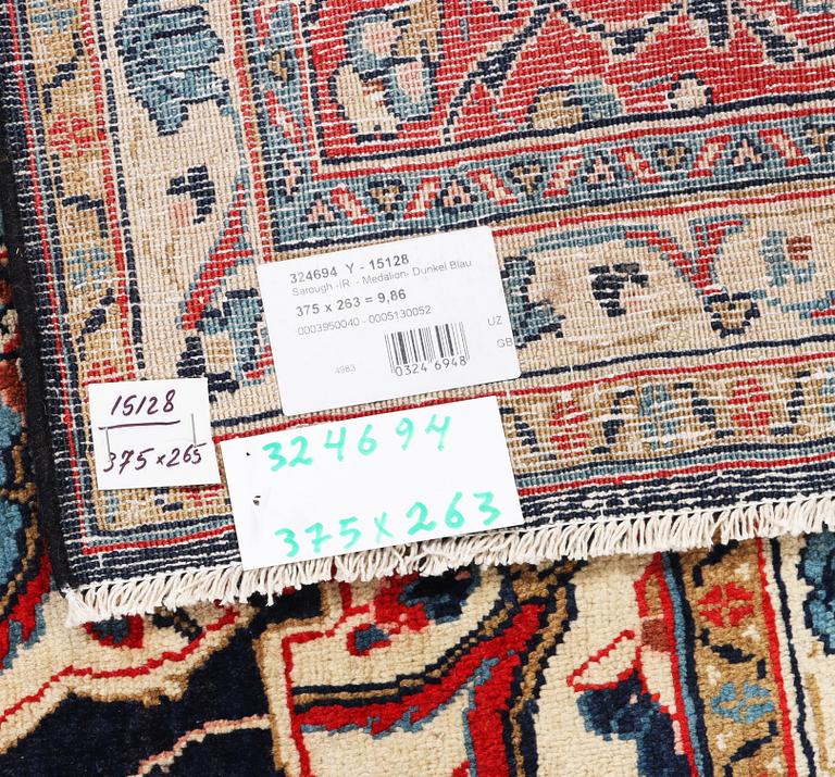 A Mahal carpet c. 375 x 263 cm.