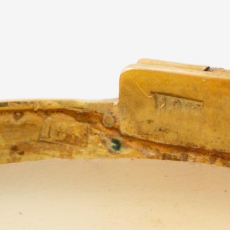 Brosch, 18K guld med snäckskalscamé.