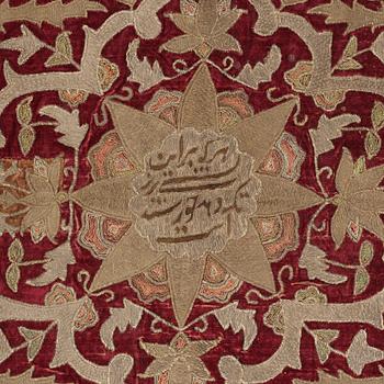 ANTIKT SAMMETSBRODERI, Persien/Iran, omkring 1700  - 1800-talets mitt, ca 100 x 142,5 cm (samt 5 cm senare kantband).