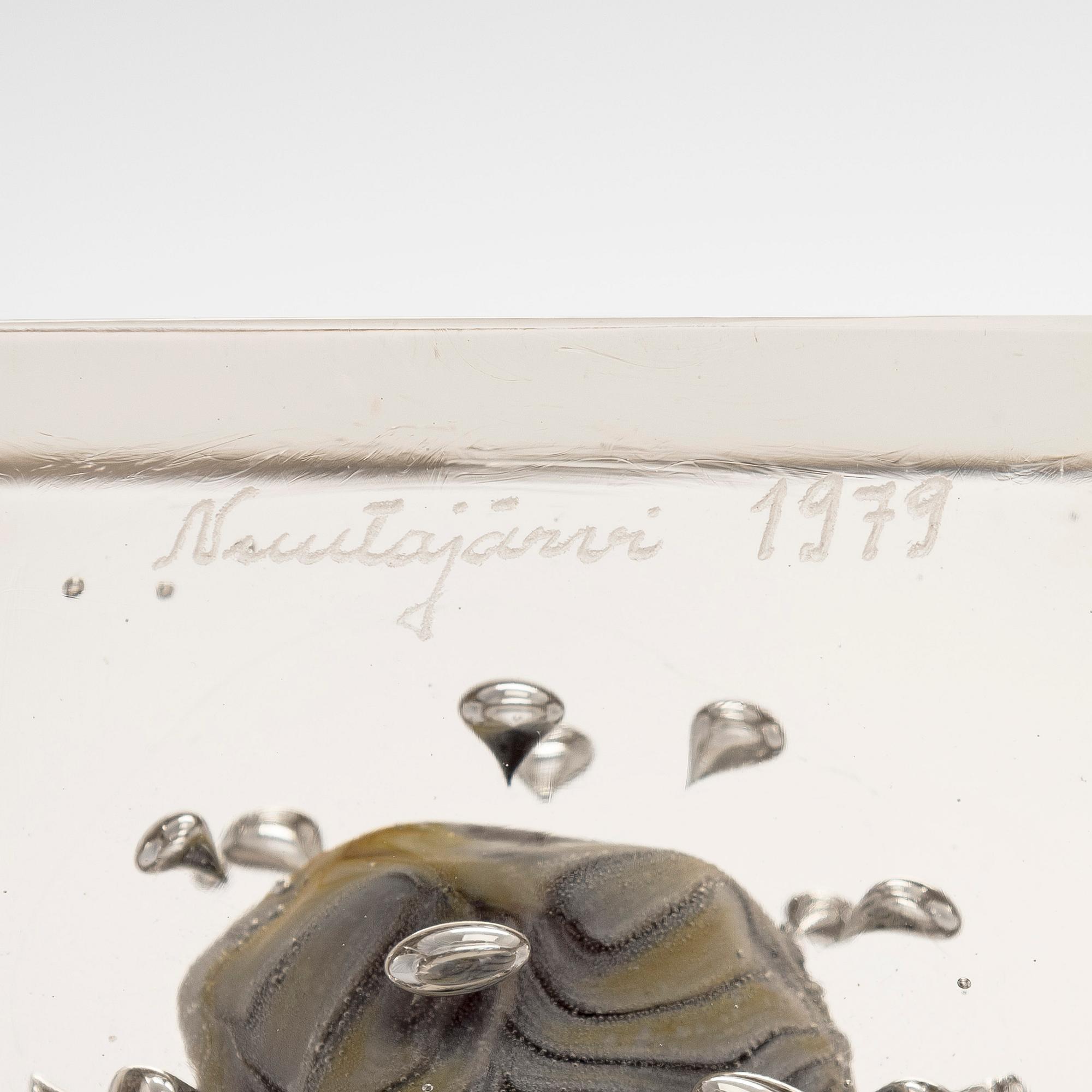 Oiva Toikka, vuosikuutio, signeerattu Oiva Toikka, Nuutajärvi 1979, numeroitu 122/1000.