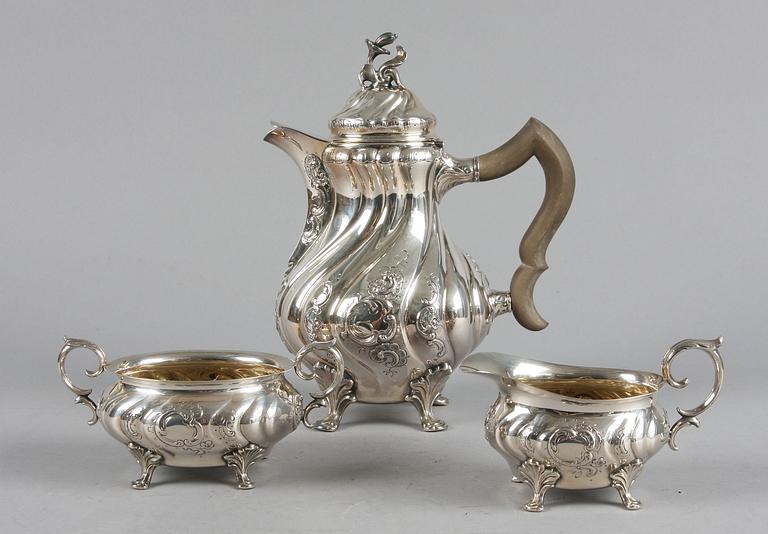 KAFFESERVIS, 3 delar, silver, rokokostil, C G Hallberg, 1939-40, vikt 750+210+250 g.