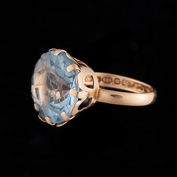 ARMRING, 14K guld, syntetisk spinell, N. Westerback 1952. RING, 14K guld, syntetisk spinell, UN Åbo 1969. Vikt tot. 19g.