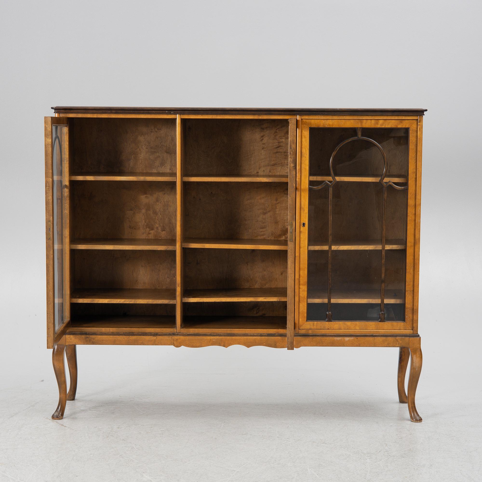 Bokskåp, 1900-talets första hälft.