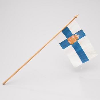 A hand flag of the 1918-20 Finnish state flag.