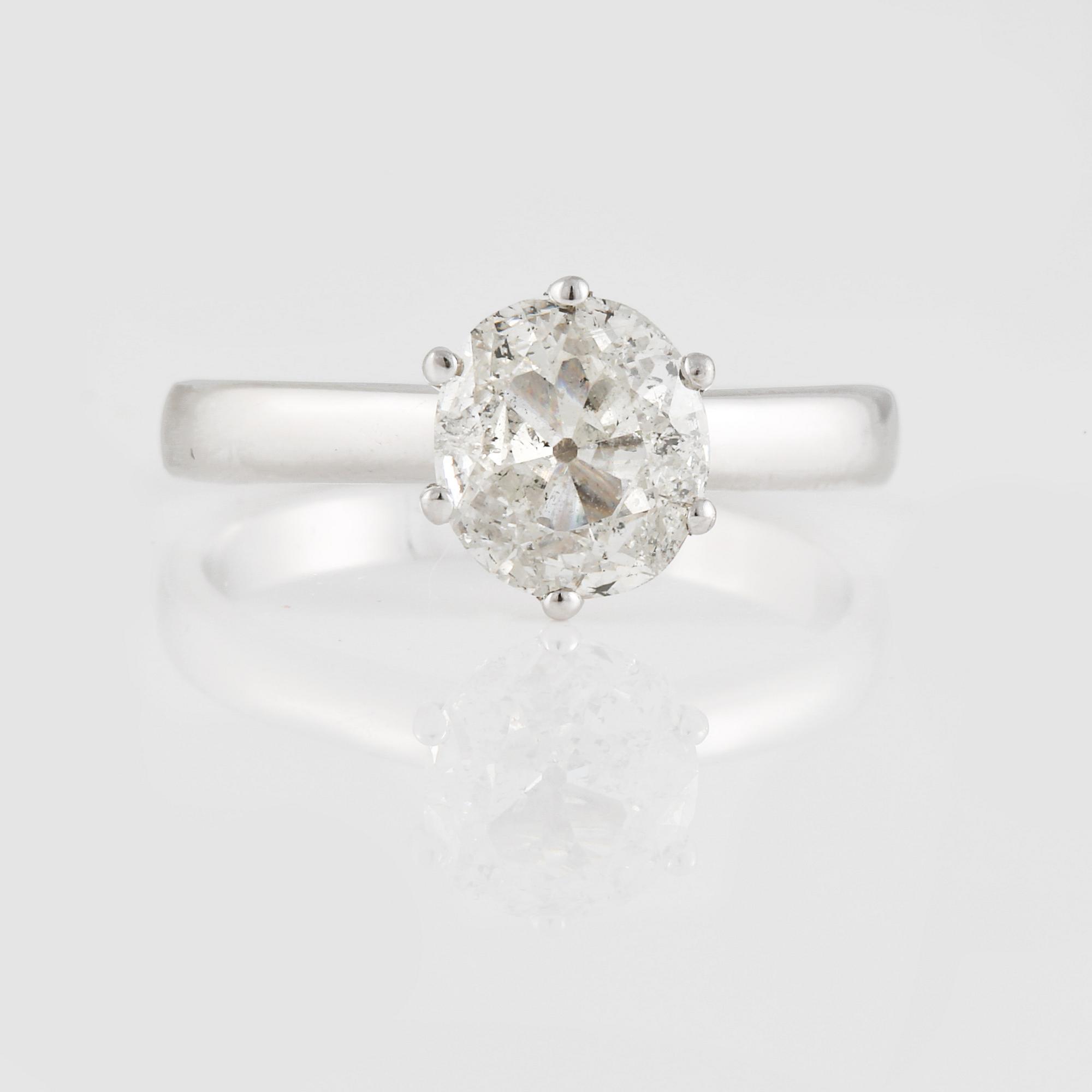 RING, 18K vitguld med äldre briljantslipad diamant ca 1.30 ct. Vikt 3,1 gram.