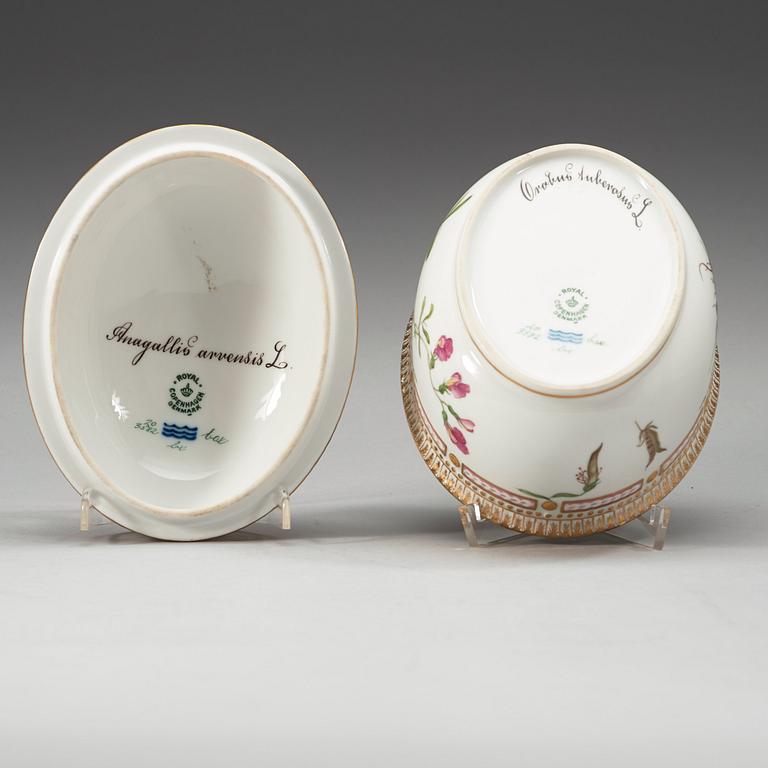 BONBONIERE med LOCK, porslin. "Flora Danica", Kungl Dansk, Danmark, 1900-tal.