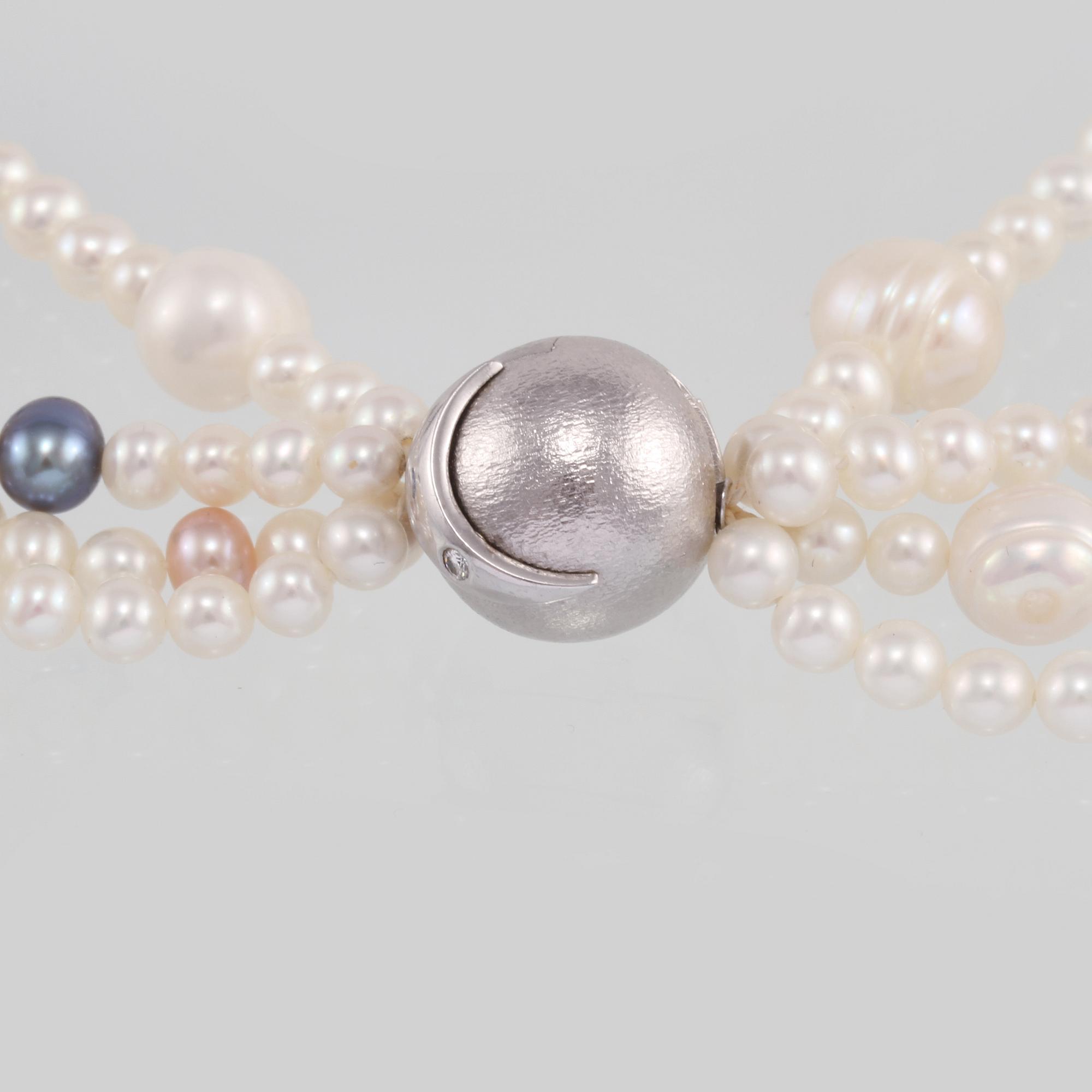 COLLIER, odlade pärlor med lås i 18K vitguld, briljantslipade diamanter samt odlad pärla, Ole Lynggaard.