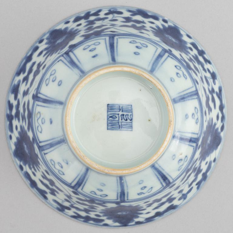 A Chinese blue and white bowl and six small dishes, Ming style, Qing dynasty, 19th century.