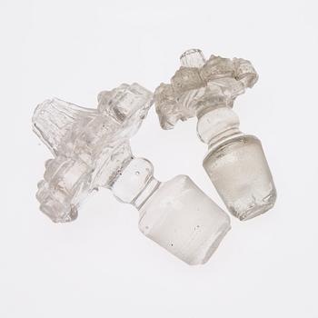 FLASKOR och KARAFFER, totalt 7 st, glas, 1800- och 1900-tal.