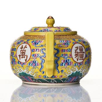 A famille rose yellow ground 'birthday service', Qing dynasty, Guangxu six character mark and of the period (1875-1908).