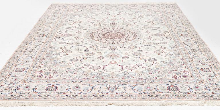 Rug, Isfahan, signed. 377 x 234 cm.