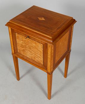 BESTICKSCHATULL, sengustaviansk stil, 1900-talets mitt.