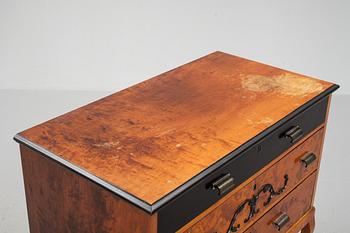 BYRÅ, art deco, 1900-talets första hälft. Säljes till förmån för "Läkare utan gränser".