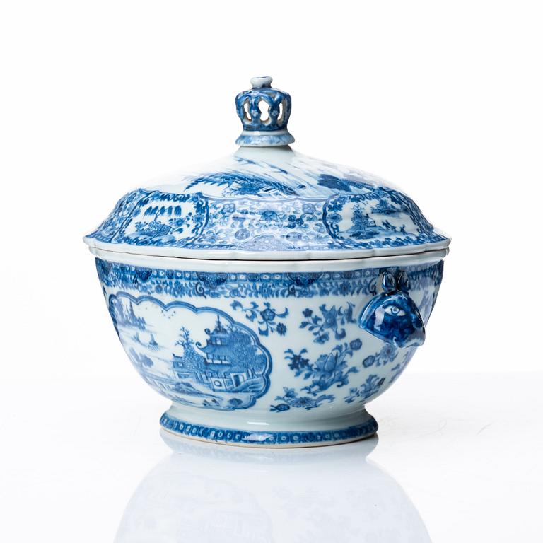Terrin med lock, kompaniporslin. Qingdynastin, Qianlong (1736-95).