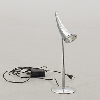 PHILIPPE STARCK, BORDSLAMPA, "Ara",  Flos, Italien.