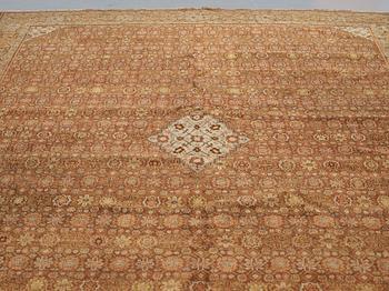 MATTO, an antique Tabriz, ca 378,5-381,5 x 268,5 cm.