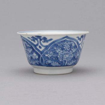 KOPP och två FAT, 3 delar, porslin, Kina, 1700-tal.