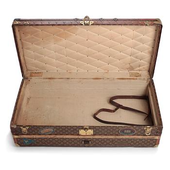 LOUIS VUITTON, a Monogram canvas trunk, late 19th/early 20th century.