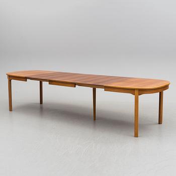 CARL MALMSTEN, matbord, tre iläggsskivor, "Ambassadör", för Åfors Möbelfabrik, 1900-talets andra hälft.