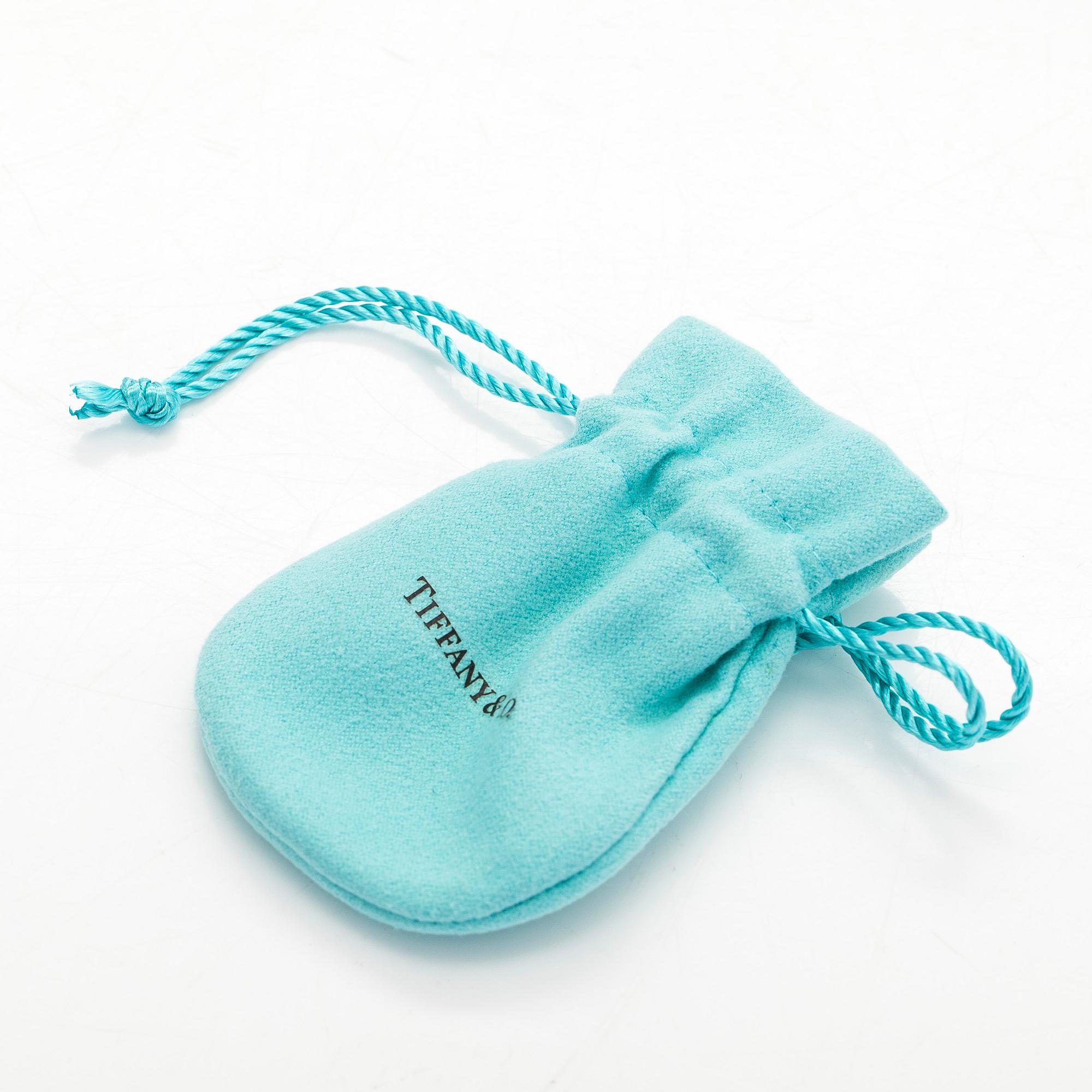 Tiffany & Co, a platinum necklace with brilliant-cut diamonds.