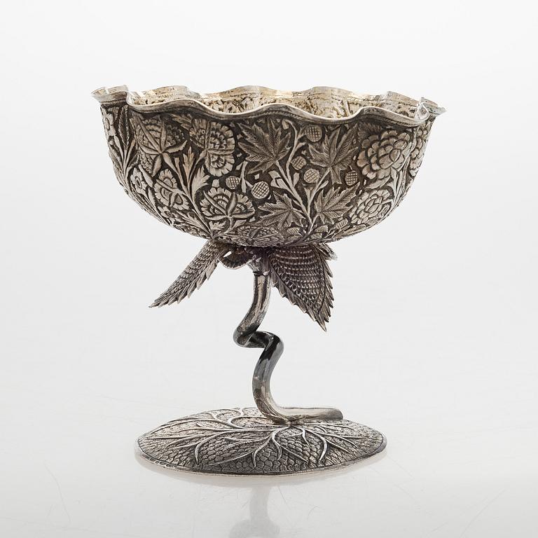 Jalallinen makeismalja, hopeaa, todenn. 1900-luvun puoliväli.