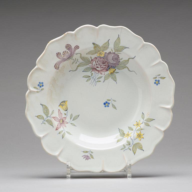 TALLRIKAR, nio stycken, fajans. Rörstrand, 1700-tal.