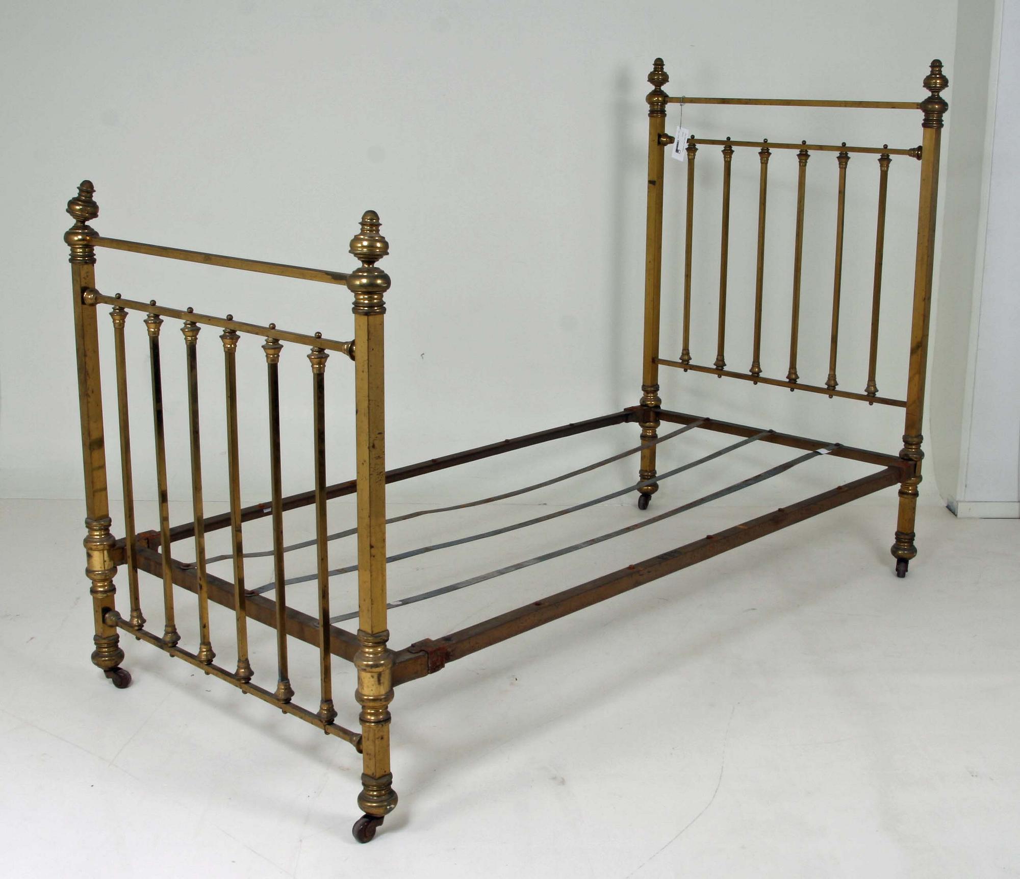 SÄNG, mässing. 1800/1900-tal.