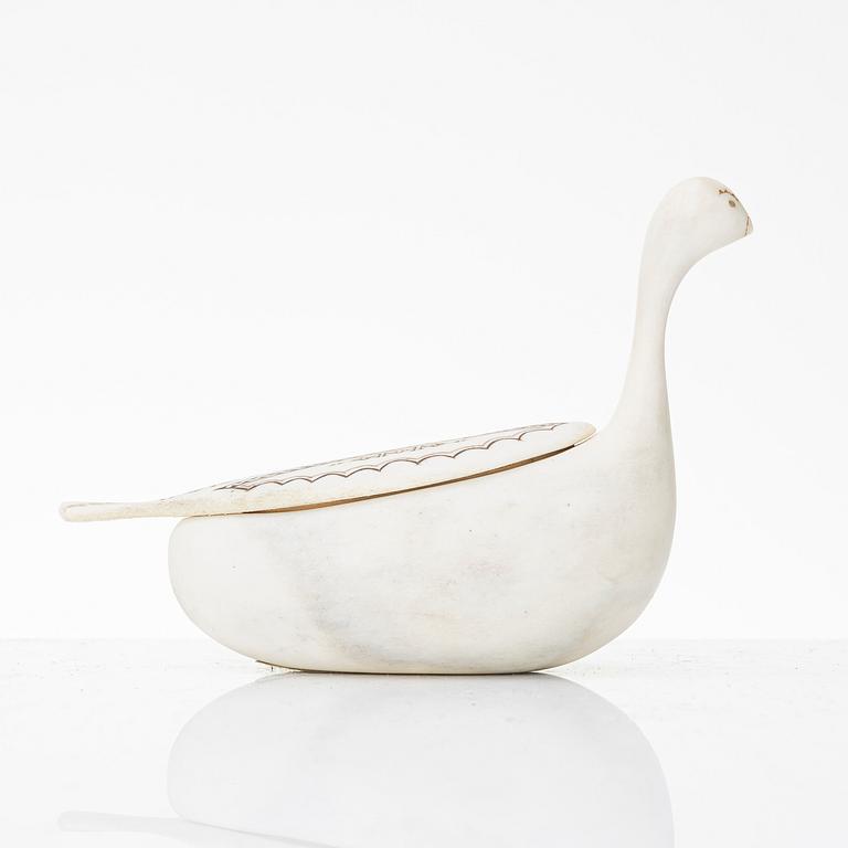 Lars Levi Sunna, box in the shape of a ptarmigan, signed.