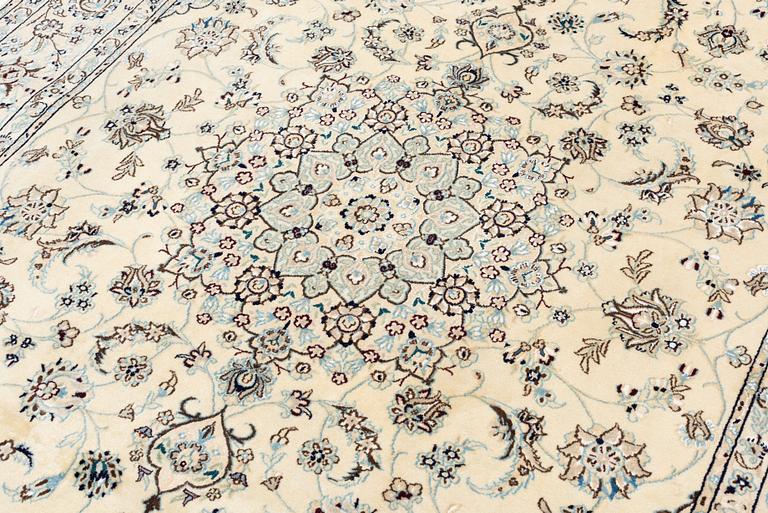 Carpet, Nain, approx. 305 x 200 cm.