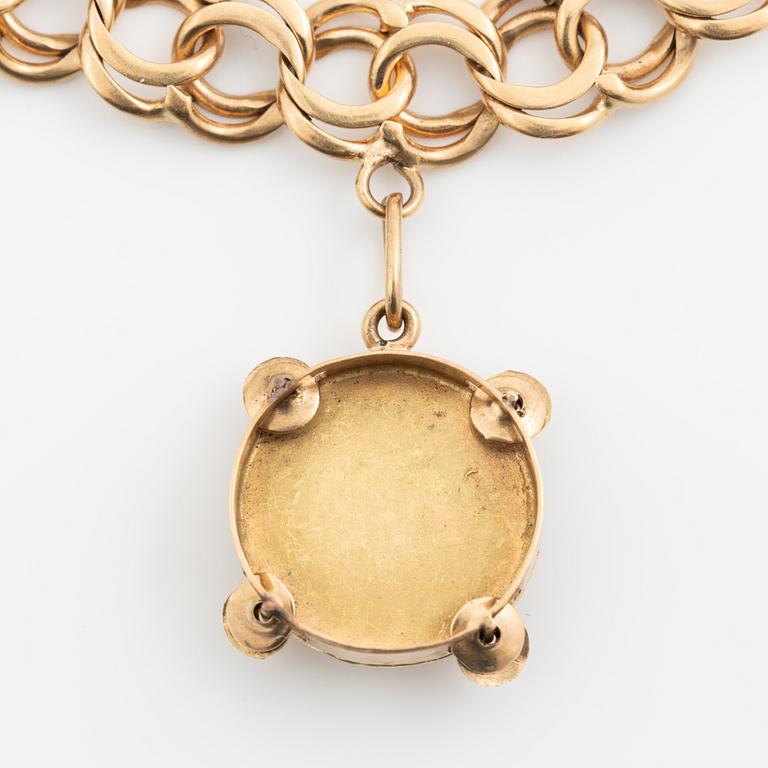 Armband 18K guld bismarcklänk, med berlocker.