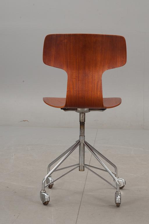 SKRIVBORDSSTOL, "modell 3113", Arne Jacobsen för Fritz Hansen.