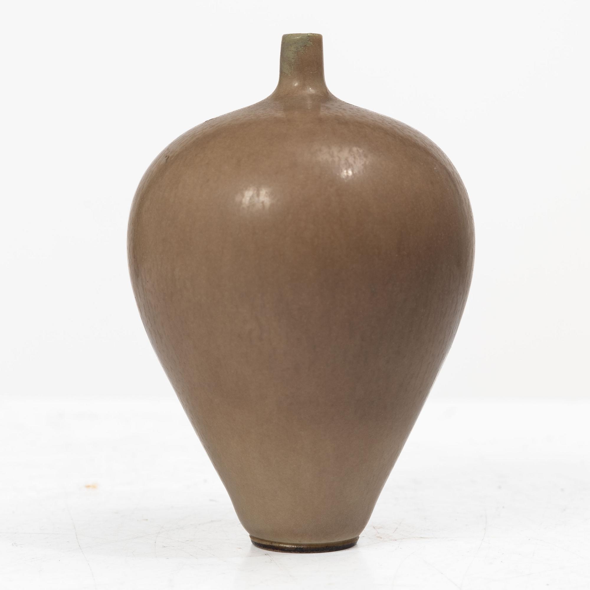 Berndt Friberg, A stoneware miniature vase, stoneware, Gustavsberg Studio.