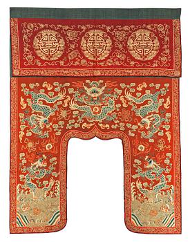 ANTIQUE TEXTILE. Wool with rich embroideries. Height 168   cm. China late Qing dynasty.