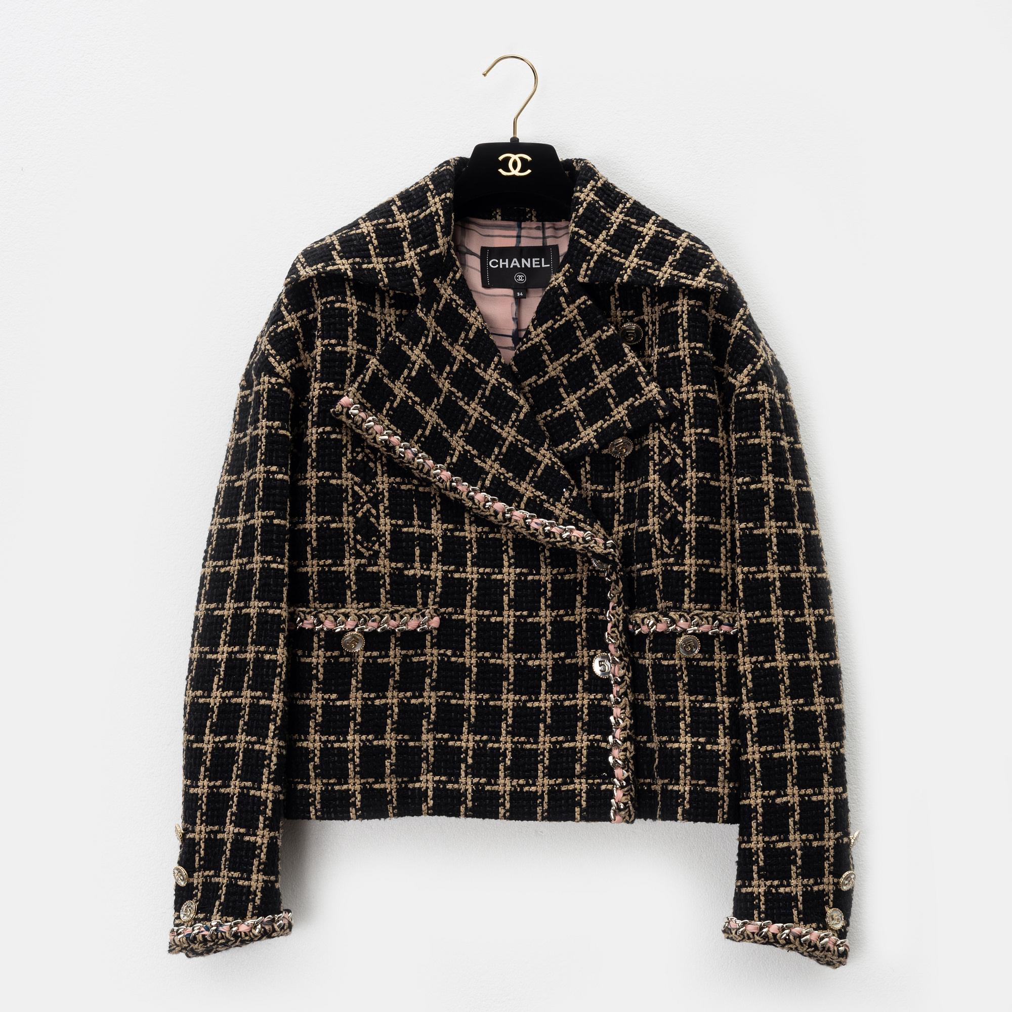 Boucle jacket chanel store