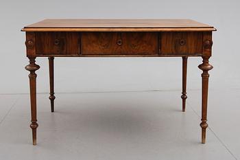 SKRIVBORD, valnöt, 1800-talets andra hälft.
