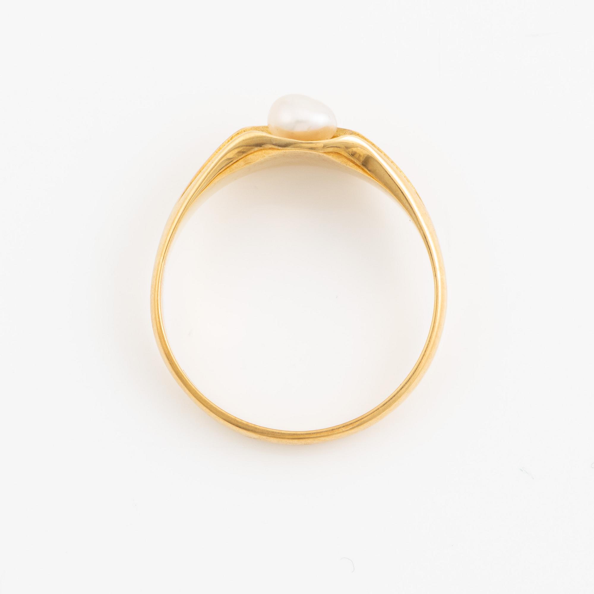 Lapponia, ring 18K gold and a cultured pearl, Finland 1981.