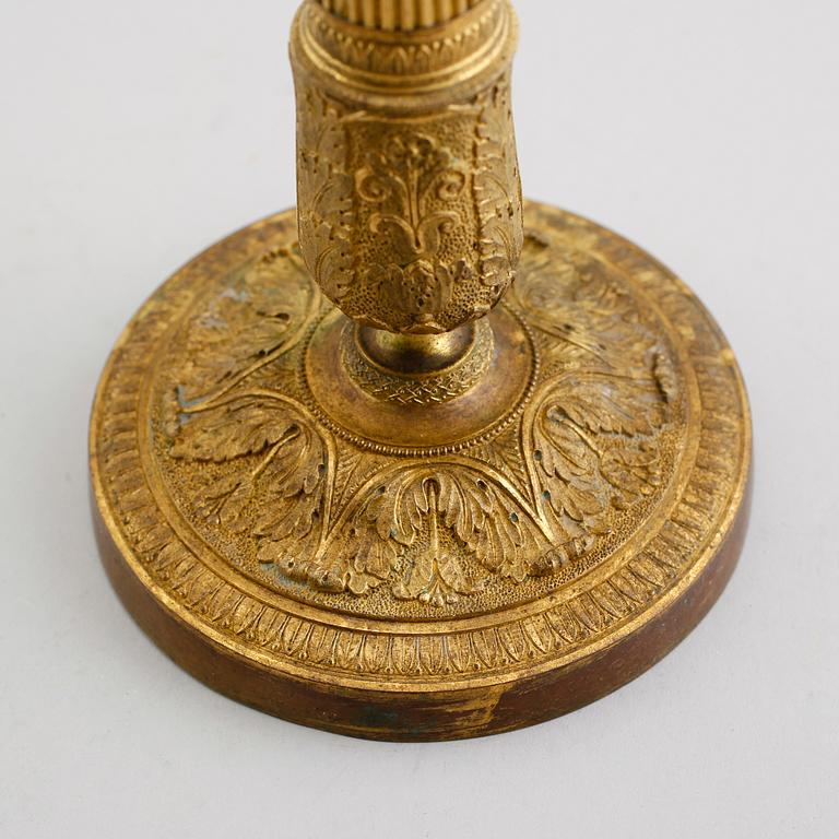 LJUSSTAKE, brännförgylld brons, empire, tidigt 1800-tal.