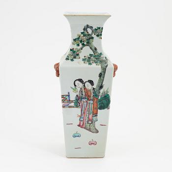 A Chinese famille rose vase, early 20th Century.