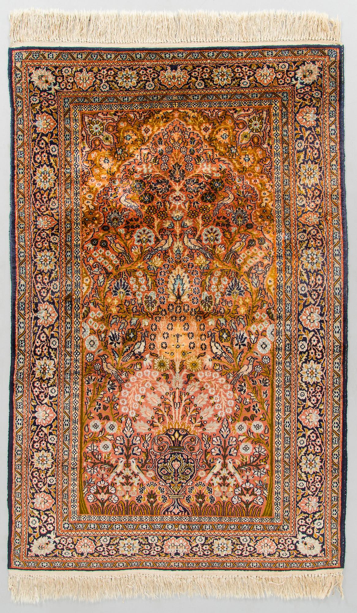 Rukousmatto, itämainen, n. 144 x 92 cm.