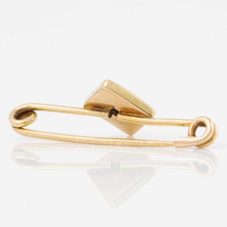 Brooch, 14K gold with enamel and old-cut diamond.