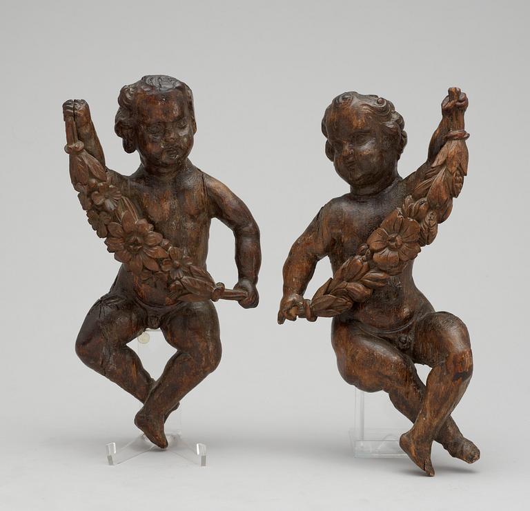 DEKORDELAR, 2 st, snidat trä. Barock, 1600/1700-tal.