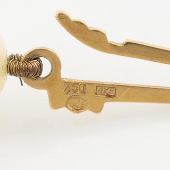 Necklace of cultured pearls, clasp in 18K gold set with eight-cut diamond and dividers with round brilliant-cut diamonds.