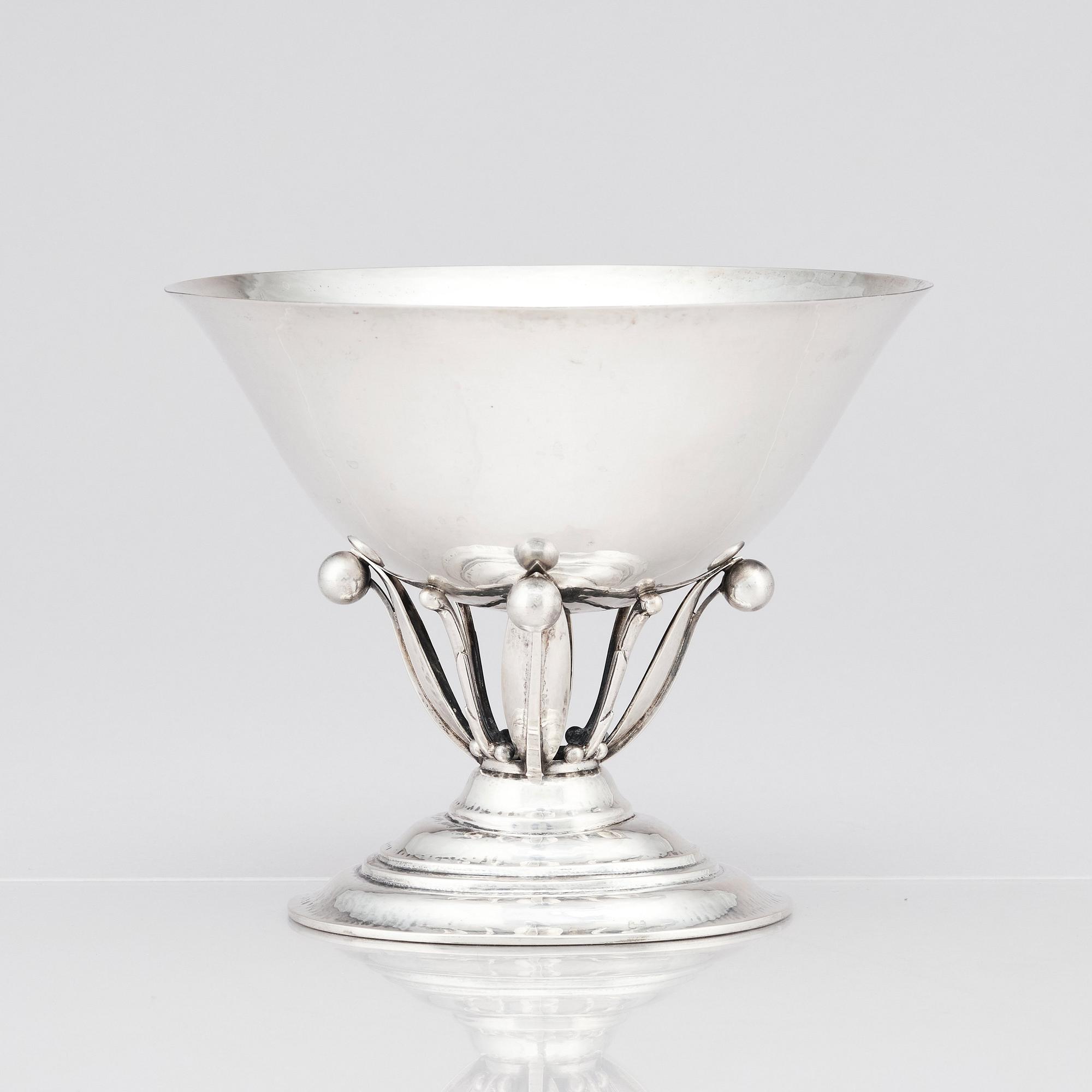 Johan Rohde, skål på fot, Georg Jensen Köpenhamn, 1918, 830/1000 silver, designnr 6.