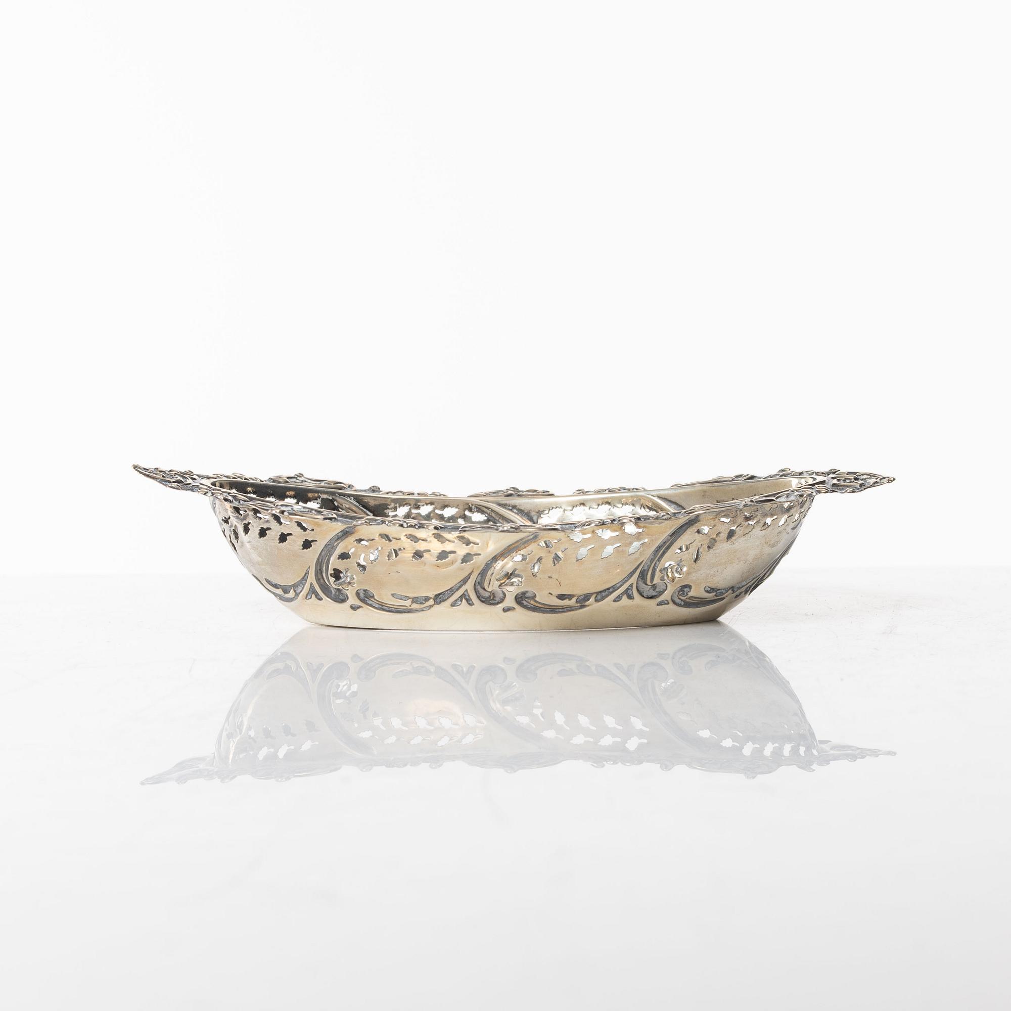 Ljusstakar, ett par, samt skål, silver, bl a Th Marthinsen, Tönsberg, Norge.