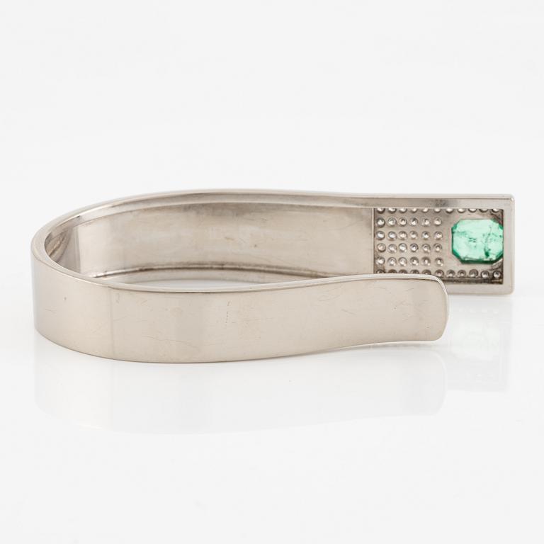 A Sigurd Persson bracelet 18K white gold with a faceted emerald and round brilliant-cut diamonds, Stockholm 1974.