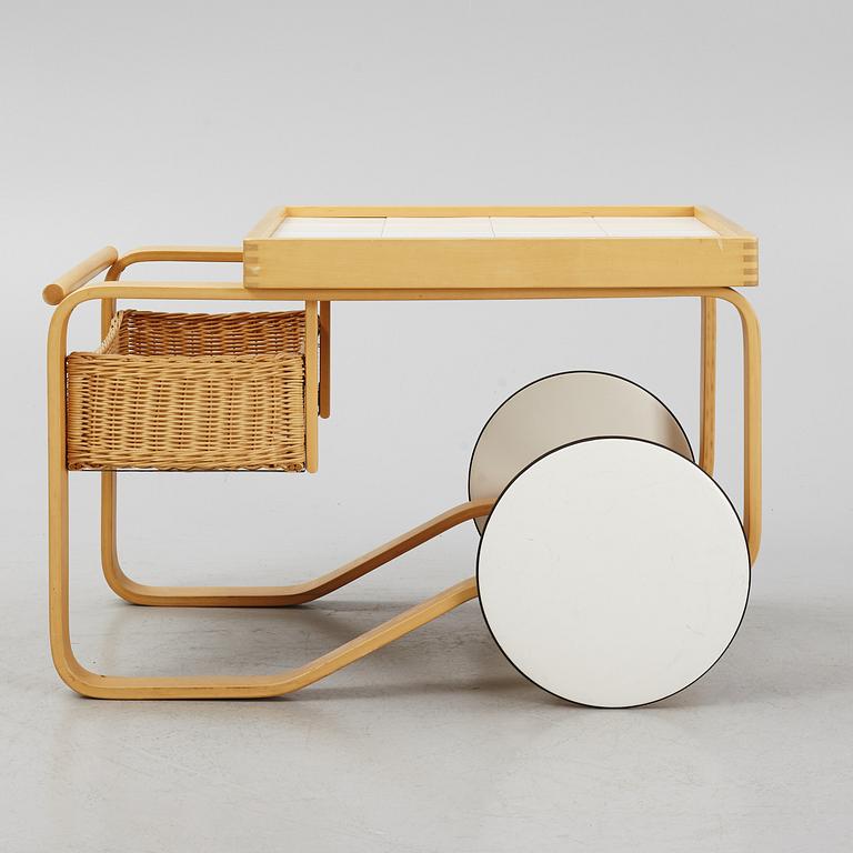 Alvar Aalto, serving trolley/tea trolley model 900, Artek, Finland.