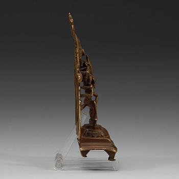 FIGURIN, brons. Sittande gudom, Himachal Pradesh, troligen 1100-tal.