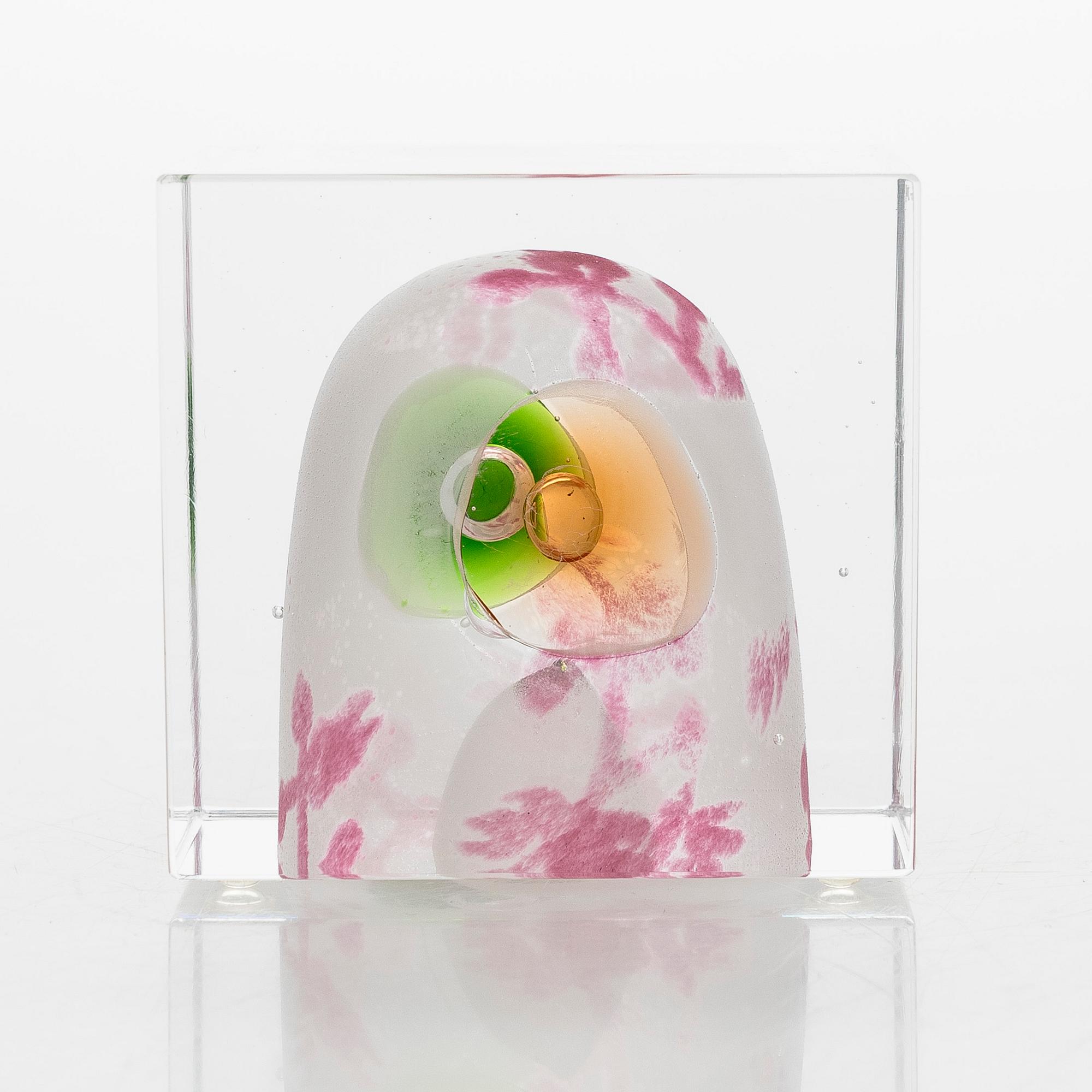 Oiva Toikka, an annual glass cube, signed Oiva Toikka, Nuutajärvi 2008 and numbered 296/2000.