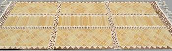 Marianne Richter, Matta, "Josefina gul", gobelängteknik, ca 226-227,5 x 171,5-175,5 cm, signerad AB MMF MR.